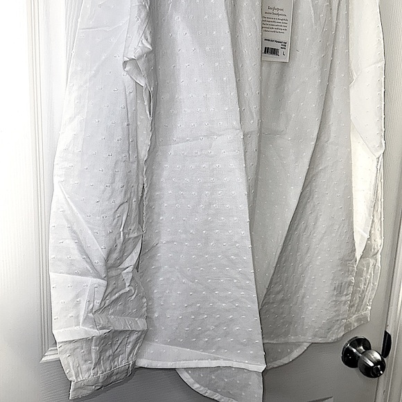 Can you say cute?! These shirts are so 🥰. Perfect for summer fall 🥶& spring - Picture 10 of 17